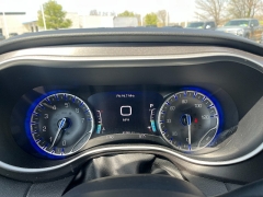Used 2024  Chrysler Pacifica Touring L FWD at Chip Wynn Motors near Paducah&comma; KY