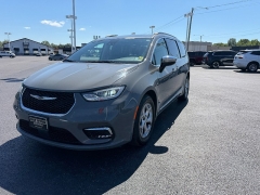 Used 2023  Chrysler Pacifica Limited FWD at Chip Wynn Motors near Paducah&comma; KY