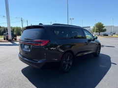 Used 2023  Chrysler Pacifica Touring L FWD at Chip Wynn Motors near Paducah&comma; KY