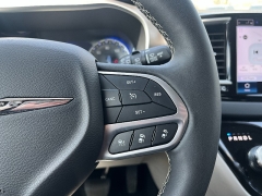 Used 2024  Chrysler Pacifica Touring L FWD at Chip Wynn Motors near Paducah&comma; KY