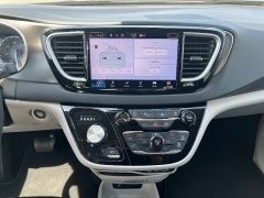 Used 2024  Chrysler Pacifica Touring L FWD at Chip Wynn Motors near Paducah&comma; KY