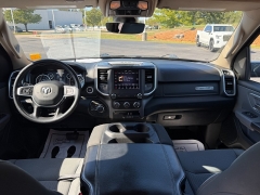 Used 2020  Ram 1500 Big Horn 4x4 Crew Cab 5'7" Box at Chip Wynn Motors near Paducah&comma; KY