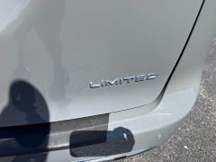 Used 2023  Chrysler Pacifica Limited FWD at Chip Wynn Motors near Paducah&comma; KY
