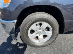 Used 2020  Ram 1500 Big Horn 4x4 Crew Cab 5'7" Box at Chip Wynn Motors near Paducah&comma; KY