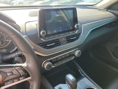 Used 2024  Nissan Altima 2&period;5 SR Sedan at Maxx Loans near St&period; Adrian&comma; MI
