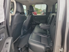Used 2024  Nissan Frontier Crew Cab 4x4 SL at Maxx Loans near St&period; Adrian&comma; MI