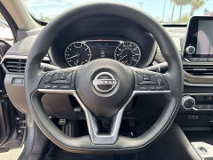 Used 2024  Nissan Altima 2&period;5 SV Sedan at Maxx Loans near St&period; Adrian&comma; MI