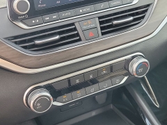 Used 2024  Nissan Altima 2&period;5 SV Sedan at Maxx Loans near St&period; Adrian&comma; MI