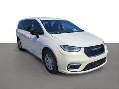 Used 2024  Chrysler Pacifica Touring FWD at Maxx Loans near St&period; Adrian&comma; MI