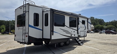 Used 2021  FORREST RIVER 336RLS 5TH WHEEL at Car Pros Northshore near Covington&comma; LA