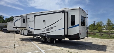 Used 2021  FORREST RIVER 336RLS 5TH WHEEL at Car Pros Northshore near Covington&comma; LA
