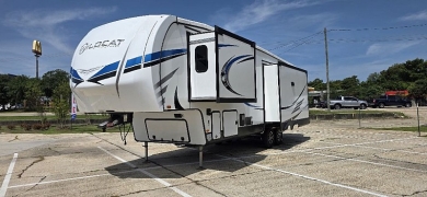 Used 2021  FORREST RIVER 336RLS 5TH WHEEL at Car Pros Northshore near Covington&comma; LA