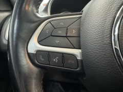 Used 2020  Jeep Compass 4d SUV FWD Latitude Sun&sol;Wheel Pkg at AutoCenters Bonne Terre near Bonne Terre&comma; MO