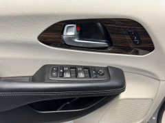 Used 2023  Chrysler Pacifica Limited FWD at AutoCenters Bonne Terre near Bonne Terre&comma; MO