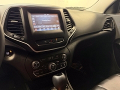 Used 2021  Jeep Cherokee Altitude FWD at AutoCenters Bonne Terre near Bonne Terre&comma; MO