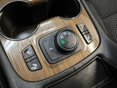 Used 2021  GMC Acadia AWD 4dr SLE at AutoCenters Bonne Terre near Bonne Terre&comma; MO