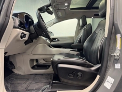 Used 2023  Chrysler Pacifica Limited FWD at AutoCenters Bonne Terre near Bonne Terre&comma; MO