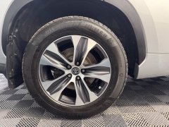 Used 2022  Toyota Highlander XLE AWD at AutoCenters Bonne Terre near Bonne Terre&comma; MO