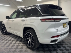Used 2022  Jeep Grand Cherokee Summit Reserve 4x4 at AutoCenters Bonne Terre near Bonne Terre&comma; MO
