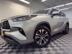 Used 2022  Toyota Highlander XLE AWD at AutoCenters Bonne Terre near Bonne Terre&comma; MO