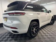 Used 2022  Jeep Grand Cherokee Summit Reserve 4x4 at AutoCenters Bonne Terre near Bonne Terre&comma; MO