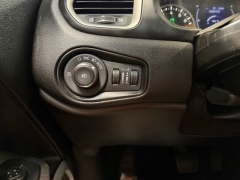 Used 2018  Jeep Renegade Latitude FWD at AutoCenters Bonne Terre near Bonne Terre&comma; MO