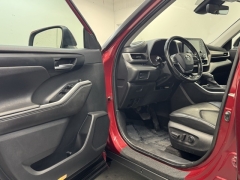 Used 2020 Toyota Highlander Hybrid 4d SUV AWD XLE at AutoCenters Bonne Terre near Bonne Terre, MO