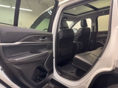 Used 2022  Jeep Grand Cherokee Limited 4x4 at AutoCenters Bonne Terre near Bonne Terre&comma; MO