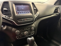 Used 2020  Jeep Cherokee Altitude FWD at AutoCenters Bonne Terre near Bonne Terre&comma; MO