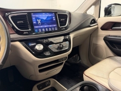 Used 2019  Chrysler Pacifica 4d Wagon Limited at AutoCenters Bonne Terre near Bonne Terre&comma; MO