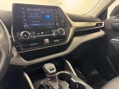 Used 2022  Toyota Highlander XLE AWD at AutoCenters Bonne Terre near Bonne Terre&comma; MO