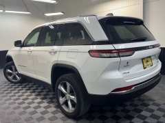 Used 2022  Jeep Grand Cherokee Limited 4x4 at AutoCenters Bonne Terre near Bonne Terre&comma; MO