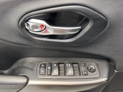 Used 2019 Jeep Cherokee 4d SUV FWD Latitude 2.4L at AutoCenters Bonne Terre near Bonne Terre, MO