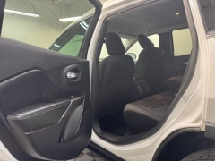 Used 2019  Jeep Cherokee 4d SUV FWD Latitude 2&period;4L at AutoCenters Bonne Terre near Bonne Terre&comma; MO