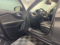 Used 2017  Jeep Cherokee 4d SUV 4WD Latitude V6 at AutoCenters Bonne Terre near Bonne Terre&comma; MO