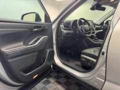 Used 2022  Toyota Highlander XLE AWD at AutoCenters Bonne Terre near Bonne Terre&comma; MO