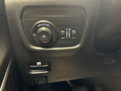 Used 2022  Jeep Grand Cherokee Limited 4x4 at AutoCenters Bonne Terre near Bonne Terre&comma; MO