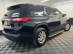 Used 2020  Chevrolet Traverse 4d SUV FWD LT Cloth w&sol;1LT at AutoCenters Bonne Terre near Bonne Terre&comma; MO