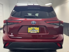 Used 2020 Toyota Highlander Hybrid 4d SUV AWD XLE at AutoCenters Bonne Terre near Bonne Terre, MO