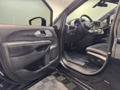 Used 2018  Chrysler Pacifica 4d Wagon Touring Plus at AutoCenters Bonne Terre near Bonne Terre&comma; MO