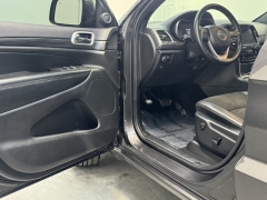 Used 2020 Jeep Grand Cherokee 4d SUV 4WD Laredo Altitude at AutoCenters Bonne Terre near Bonne Terre, MO