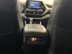 Used 2020 Toyota Highlander Hybrid 4d SUV AWD XLE at AutoCenters Bonne Terre near Bonne Terre, MO