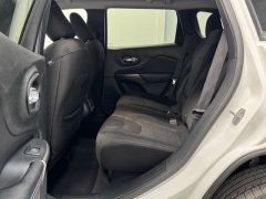 Used 2019 Jeep Cherokee 4d SUV FWD Latitude 2.4L at AutoCenters Bonne Terre near Bonne Terre, MO