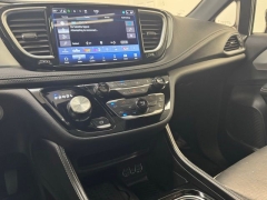 Used 2025  Chrysler Pacifica Limited FWD at AutoCenters Bonne Terre near Bonne Terre&comma; MO
