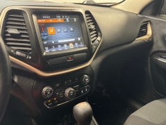 Used 2017  Jeep Cherokee 4d SUV 4WD Latitude V6 at AutoCenters Bonne Terre near Bonne Terre&comma; MO