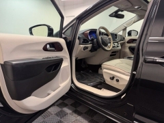 Used 2019  Chrysler Pacifica 4d Wagon Limited at AutoCenters Bonne Terre near Bonne Terre&comma; MO