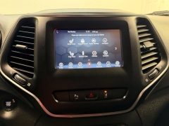 Used 2021  Jeep Cherokee Altitude FWD at AutoCenters Bonne Terre near Bonne Terre&comma; MO