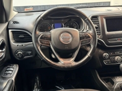 Used 2019  Jeep Cherokee 4d SUV FWD Latitude 2&period;4L at AutoCenters Bonne Terre near Bonne Terre&comma; MO