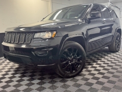 Used 2018  Jeep Grand Cherokee 4d SUV 4WD Laredo Altitude at AutoCenters Bonne Terre near Bonne Terre, MO