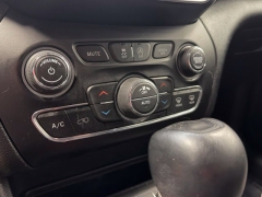 Used 2020  Jeep Cherokee 4d SUV 4WD Trailhawk 3&period;2L at AutoCenters Bonne Terre near Bonne Terre&comma; MO